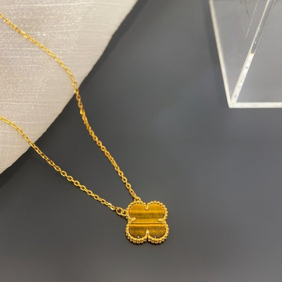 Van Cleef & Arpels Tiger's Eye Necklace without Diamonds - Picture 4 of 9